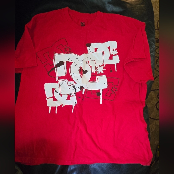DC Red Graphic Tee - Short Sleeve SzXL LIKE NEW - Picture 2 of 5